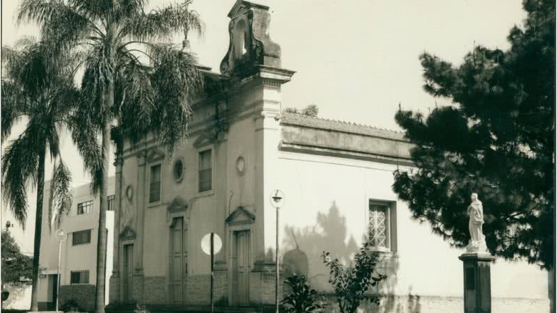 Foto de data desconhecida do IBGE retratando a Igreja de São José de Pindamonhangaba, SP - Divulgação/IBGE