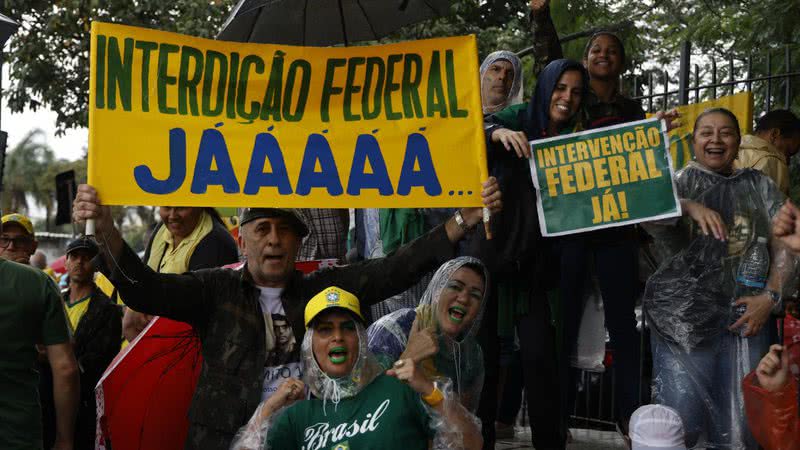 Manifestantes solicitação intervenção em protestos - Getty Images