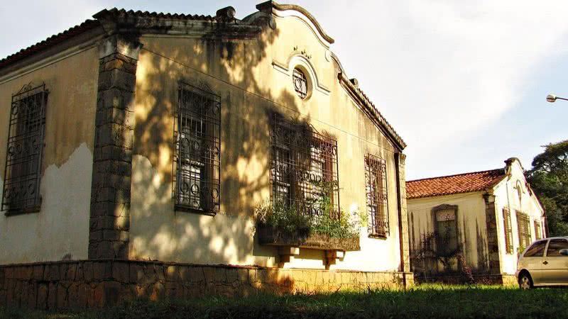 Detalhe do Complexo Hospitalar Juquery - RonanW Humberto do Lago Müller / Domínio Público, via Wikimedia Commons