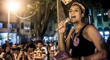 Marielle Franco em discurso (2016) - Wikimedia Commons / Mídia Ninja