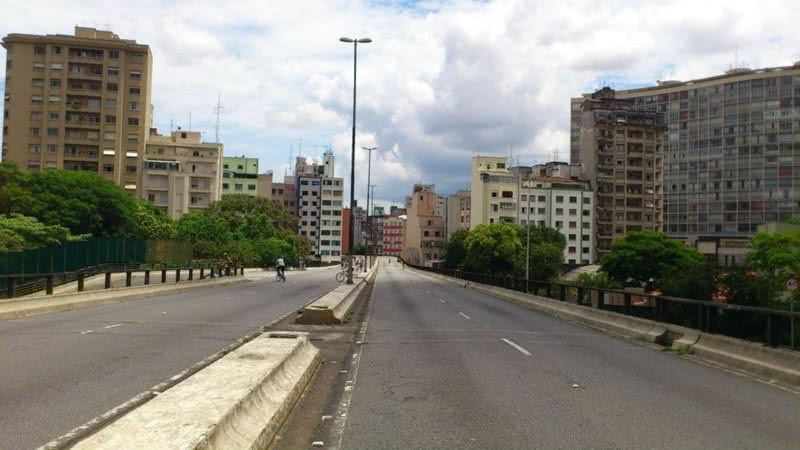 O Elevado Presidente João Goulart, conhecido como Minhocão, em São Paulo - Sarah Moraes via Wikimedia Commons