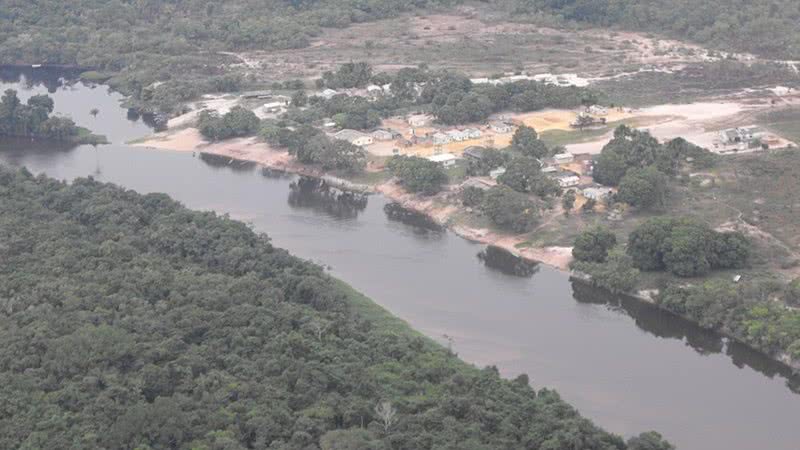 Imagem aérea de vila de indígenas mundurucu, que sofreram com ação policial - Foto por Serra Massuda pelo Wikimedia Commons