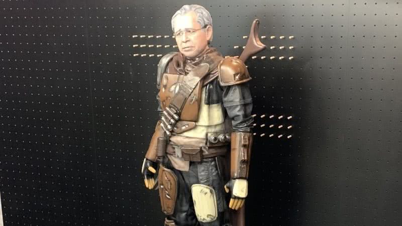 Paulo Guedes vestido como o personagem de The Mandalorian - Divulgação/Twitter/@cafecomferri