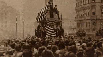 Protesto na Praça do Patriarca, em maio de 1932 - Revista A Cigarra / Domínio Público, via Wikimedia Commons