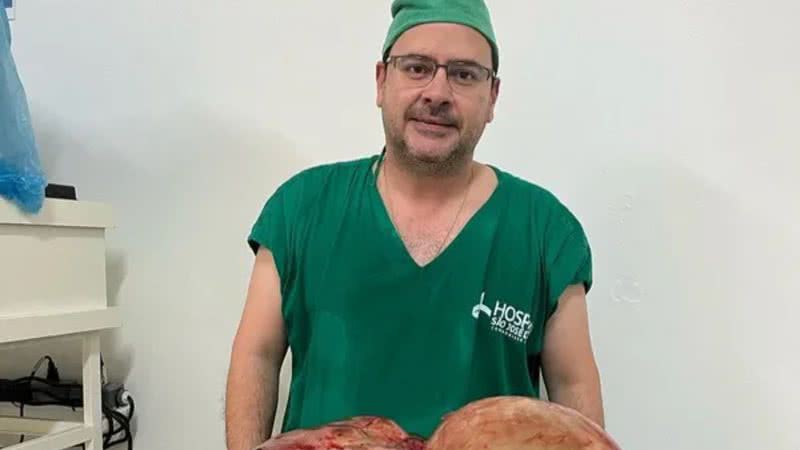 Á esquerda imagem de médico com o tumor - Reprodução/Arquivo pessoal