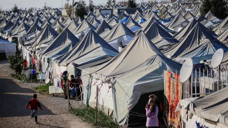 Imagem do campo para refugiados na Grécia - Parlamento Europeu