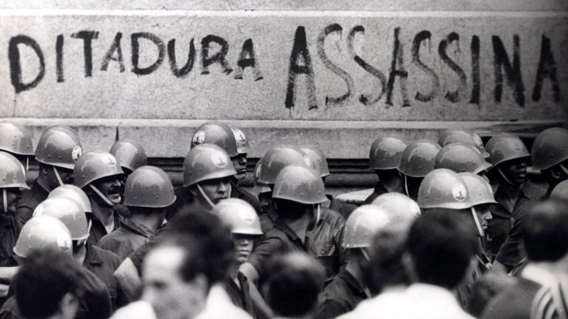 Manifestação durante a ditadura militar - Wikimedia Commons