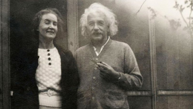 Albert Einstein e Margarita - Wikimedia Commons