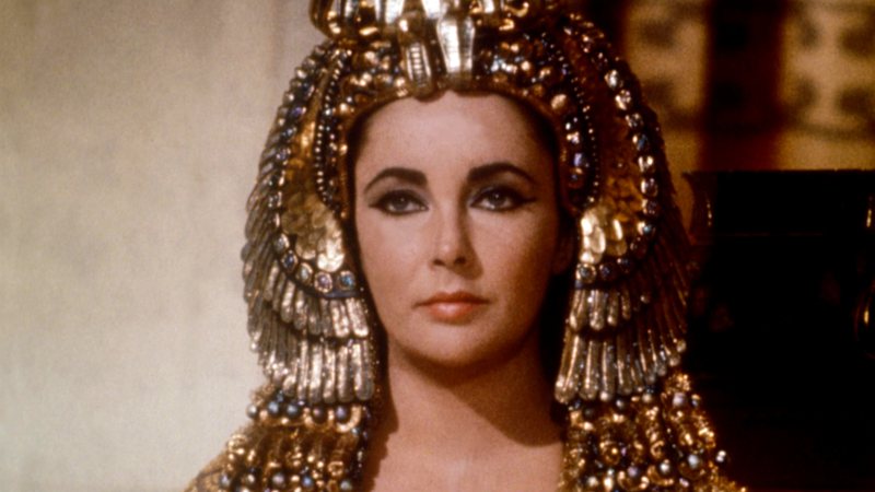 Elizabeth Taylor como Cleópatra, em 1963 - Getty Images