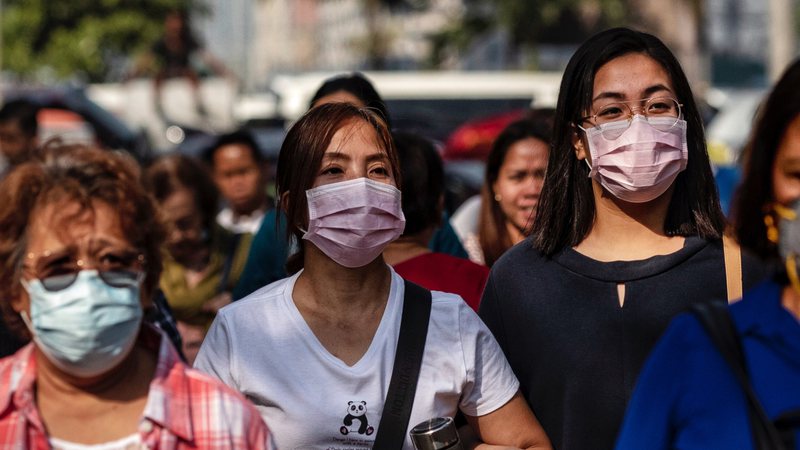 Filipinos usando máscaras para evitar infecção do coronavírus - Getty Images