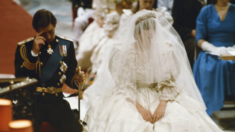 Charles e Diana no dia da carimônia - Getty Images