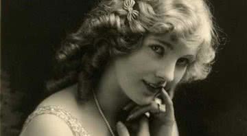 A atriz Mary Miles Minter no auge da carreira - Wikimedia Commons