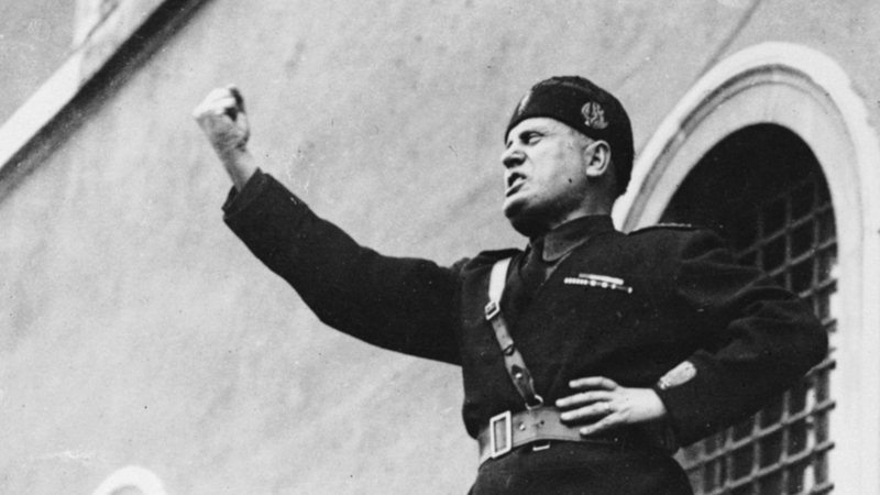 Benito Mussolini em um de seus discursos - Getty Images