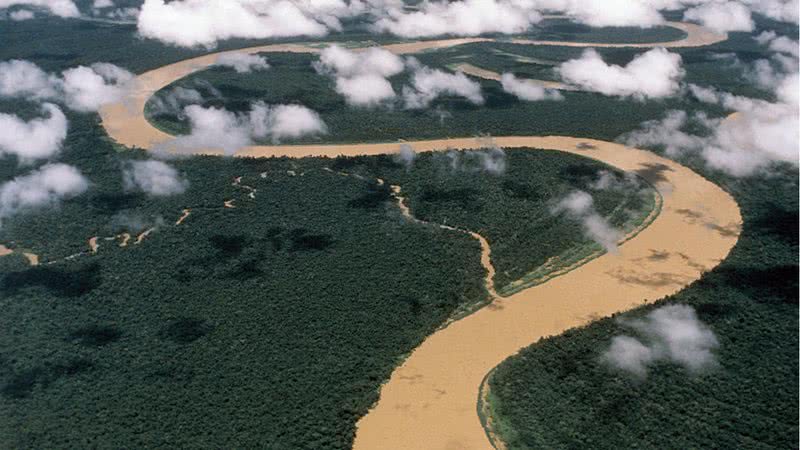 Visão aérea de trecho do rio Amazonas - Getty Images