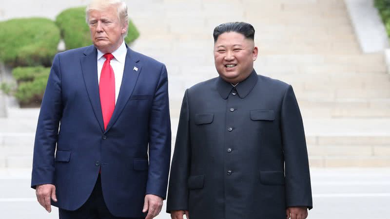 Donald Trump ao lado de Kim Jong-Un - Getty Images