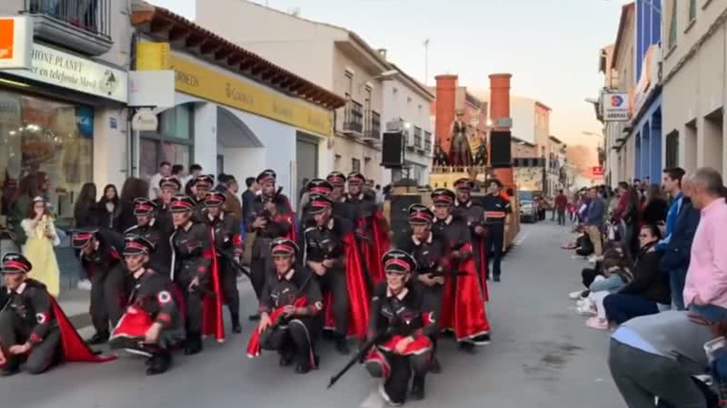 Desfile da Associação Cultural El Chaparral - Divulgação/Youtube