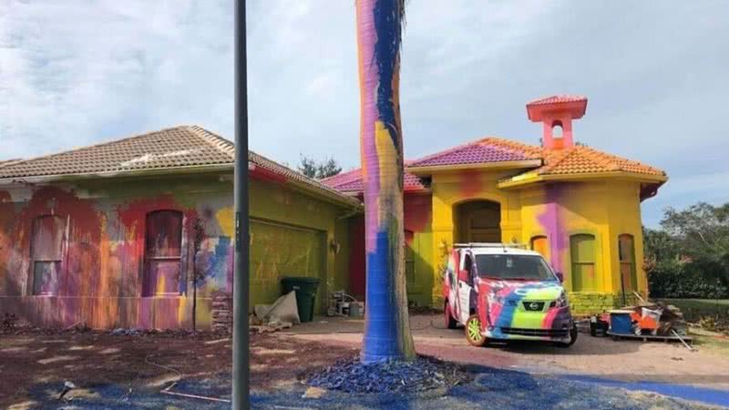 A colorida casa na vizinhança de Il Regalo Circle, em Naples, Flórida - Reprodução Facebook