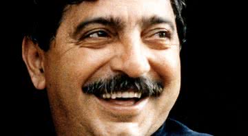 Chico Mendes em retrato famoso de 1988 - Miranda Smith, Miranda Productions, Inc via Wikimedia Commons