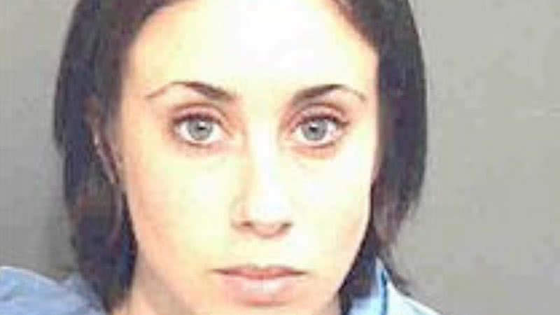 Casey Anthony no dia de sua prisão - Wikimedia Commons