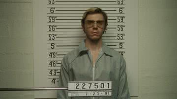 Evan Peter como Jeffrey Dahmer, em série - Divulgação / Netflix