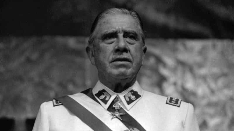 Fotografia de Pinochet - Wikimedia Commons