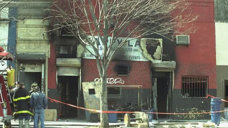 Fotografia da fachada do clube na manhã seguinte do incêndio - Divulgação / NY Daily News