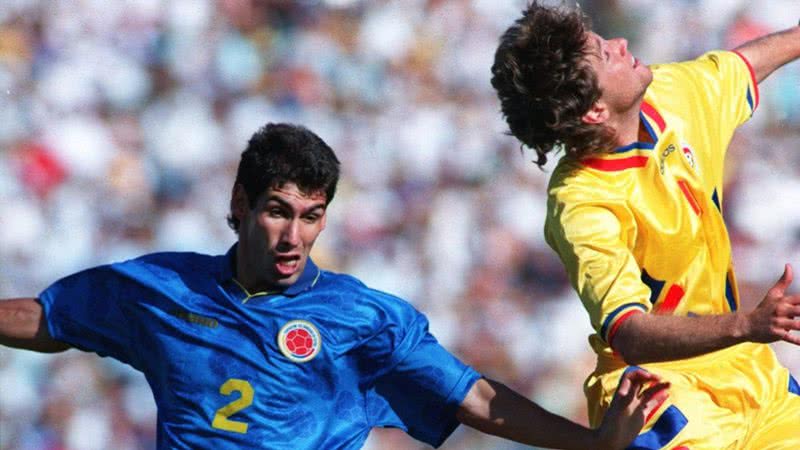 Andrés Escobar em campo contra a Romênia - Getty Images