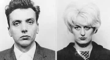 Respectivamente Ian Brady e Myra Hindley, em outubro de 1965 - Wikimedia Commons