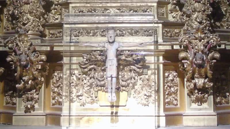 O Cristo de Las Batallas instalado na catedral - Wikimedia Commons