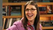 Imagem mostrando personagem Amy Fowler em The Big Bang Theory - Divulgação/ CBS