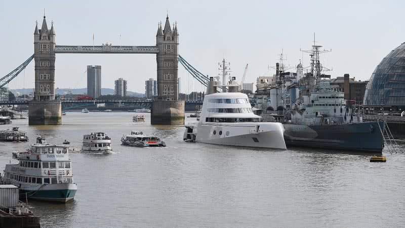 Fotografia de barcos no rio Tâmisa - Getty Images