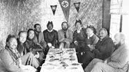 Membros da expedição estão entretendo alguns tibetanos - German Federal Archive/Deutsches Bundesarchiv