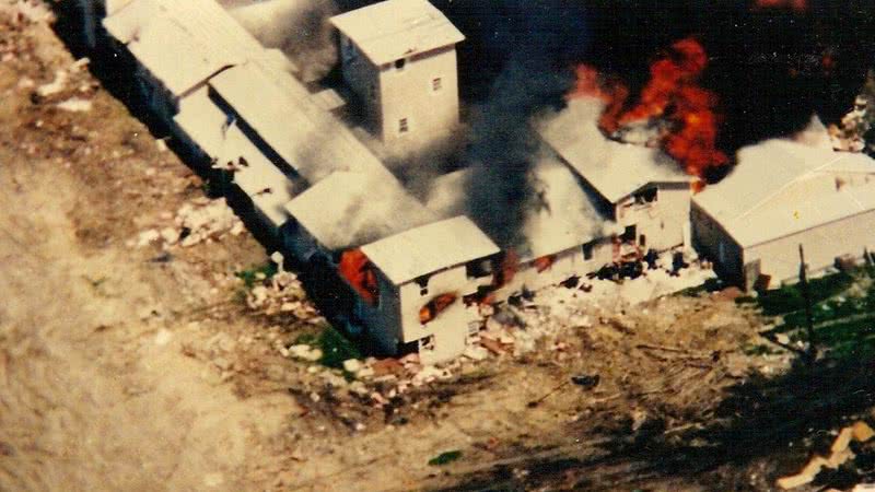 Fotografia do complexo onde os membros do culto viviam - Domínio Público