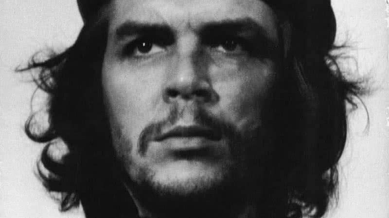 Emblemática fotografia 'Guerrilheiro Heroico', tirada por Alberto Korda, do guerrilheiro e revolucionário Che Guevara - Domínio Público via Wikimedia Commons