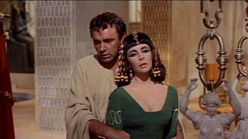 Elizabeth Taylor e Richard Burton em "Cleópatra" (1963) - Divulgação/Vídeo