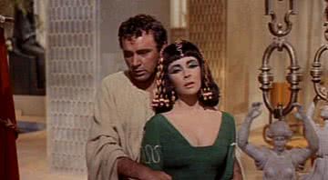 Elizabeth Taylor e Richard Burton em "Cleópatra" (1963) - Divulgação/Vídeo