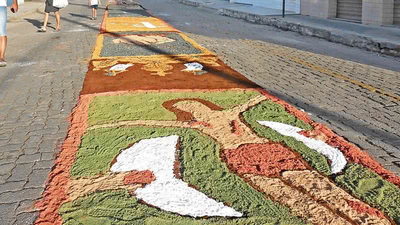 Tapete de Corpus Christi em  Coronel Fabriciano, Minas Gerais, Brasil - Wikimedia Commons, HVL