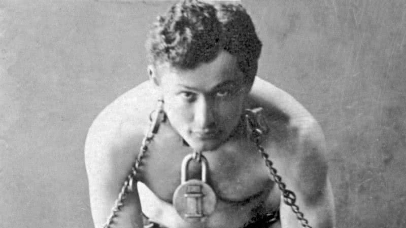 Wikimedia Commons/McManus-Young Collection - O grande mágico Houdini por volta de 1899