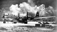 Antiga fotografia do avião B-29 Superfortress, batizado como Enola Gay - Divulgação/Departamento de Defesa dos Estados Unidos