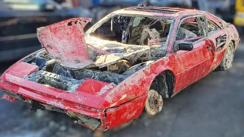 Fotografia dianteira do veículo oxidado após ser resgatado - Divulgação / Facebook / De Ooyevaar Autodemontage