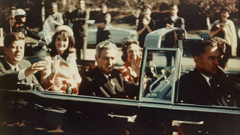 John F. Kennedy em 22 de novembro de 1963, pouco antes de seu assassinato - Administração Nacional de Arquivos e Registros