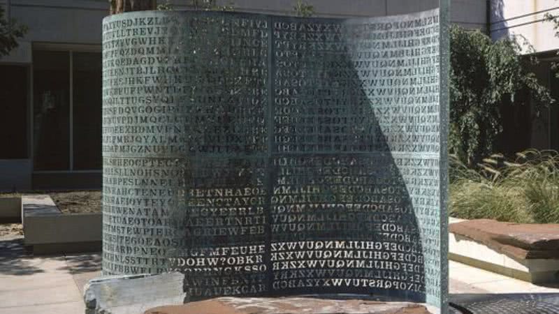 A escultura Kryptos - Wikimedia Commons