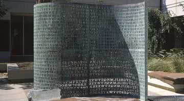 A escultura Kryptos - Wikimedia Commons