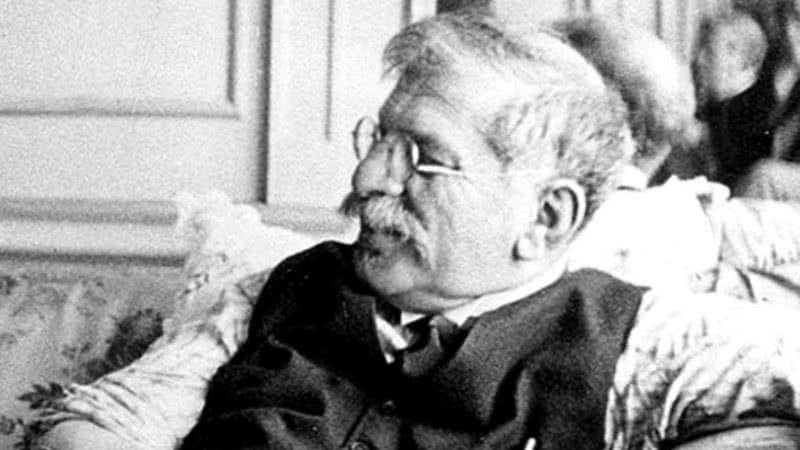 Magnus Hirschfeld, médico gay e judeu que desenvolveu pesquisas em torno da diversidade sexual humana - Foto por Wellcome Images pelo Wikimedia Commons