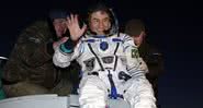 O astronauta Marcos Pontes retornando da Missão Centenário em 8 de abril de 2006 - Getty Images