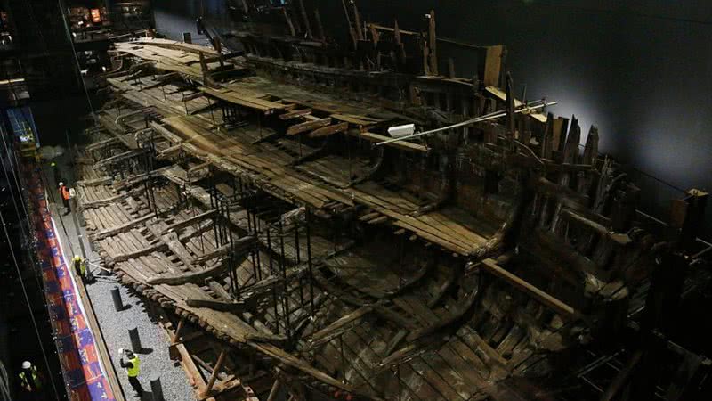 O naufrágio do Mary Rose em exposição no Portsmouth Historic Dockyard - Getty Images