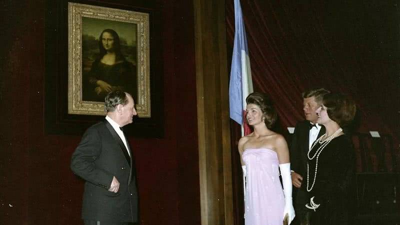 André Malraux, Jacqueline Kennedy, John Kennedy e Madeleine Malraux no National Gallery of Art para a exposição de Mona Lisa - John F. Kennedy Presidential Library and Museum