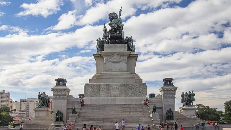 Foto do Monumento à Independência do Brasil - Wikimedia Commons / Domínio Público