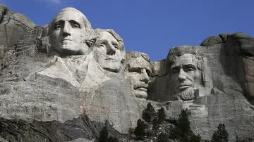 Monte Rushmore, localizado em Dakota do Sul, nos Estados Unidos - Foto por Denniss via Wikimedia Commons