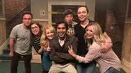 Elenco de 'The Big Bang Theory' em foto de bastidores - Divulgação / CBS